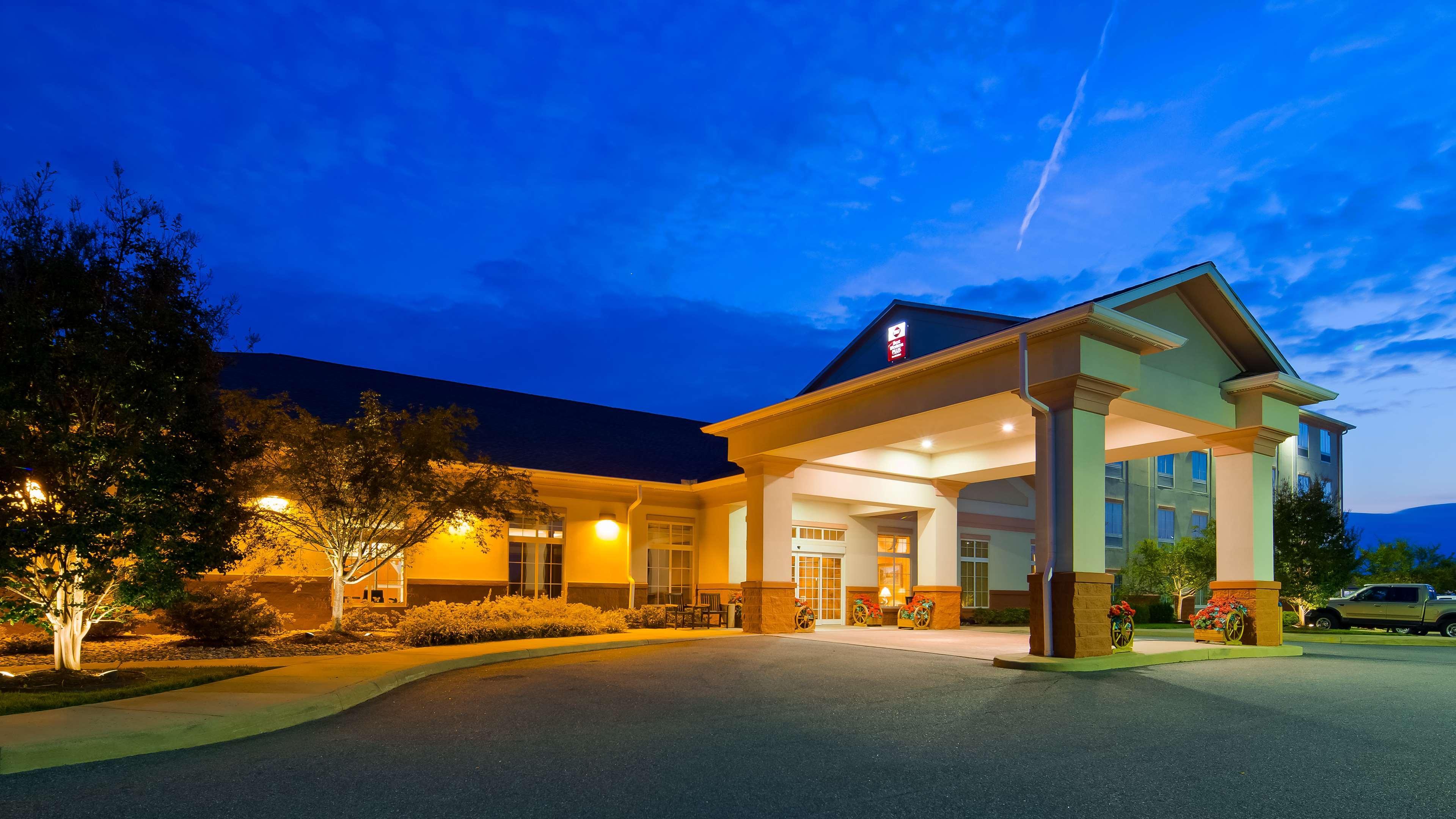 Best Western Plus Crossroads Inn & Suites Zion Crossroads Exterior photo